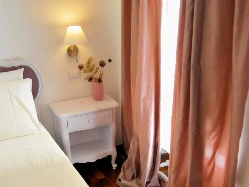 Deluxe Double room (full double bed)