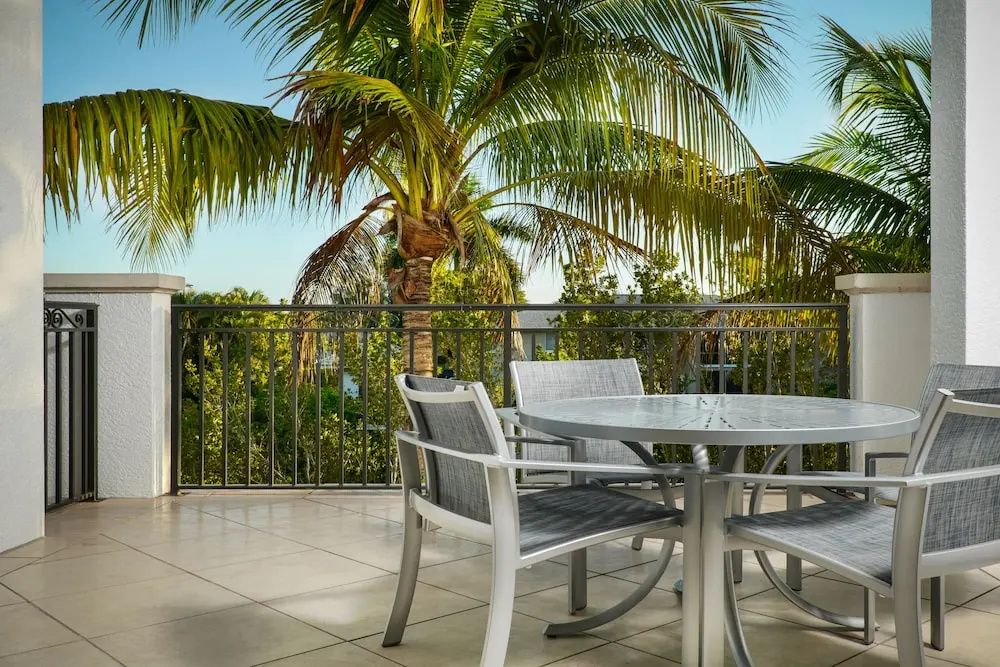 2 Bedrooms Suite with balcony