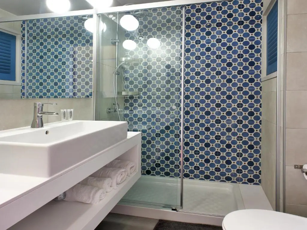 Standard Double room with balcony (full double bed)