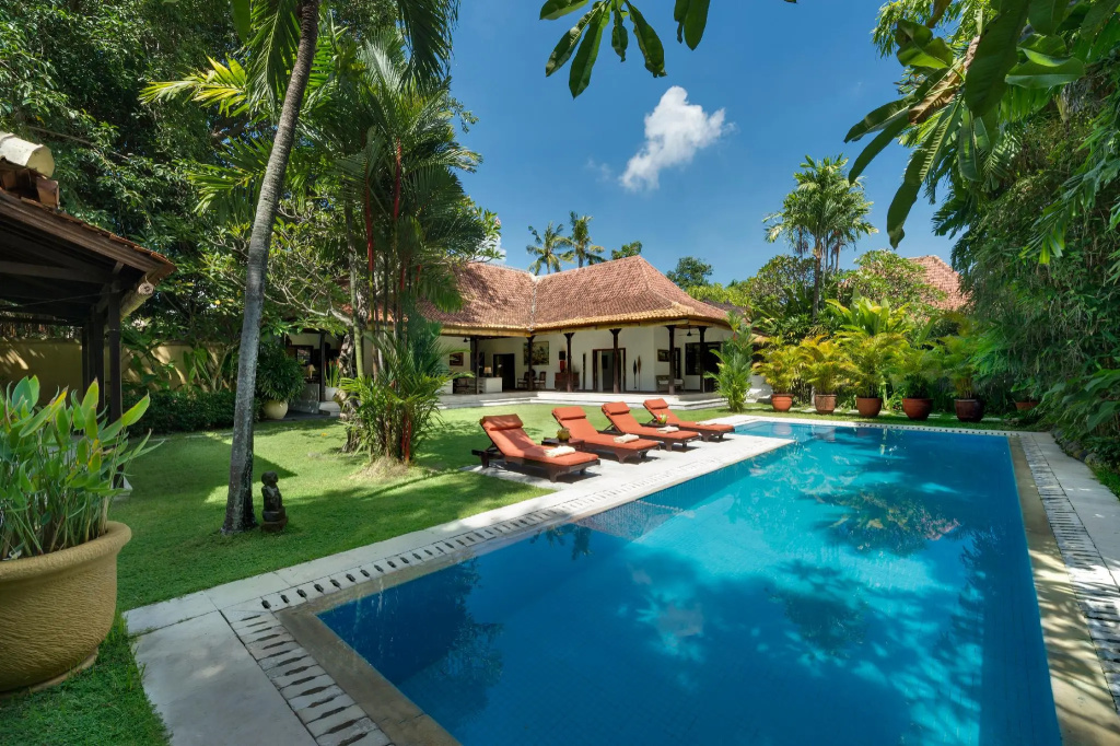 4 Bedrooms Villa