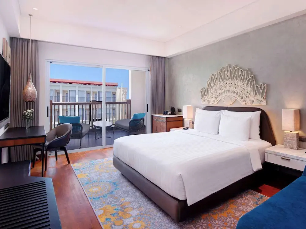Grand Mercure Bali Seminyak Room Type - Deluxe Double room with pool view (full double bed)