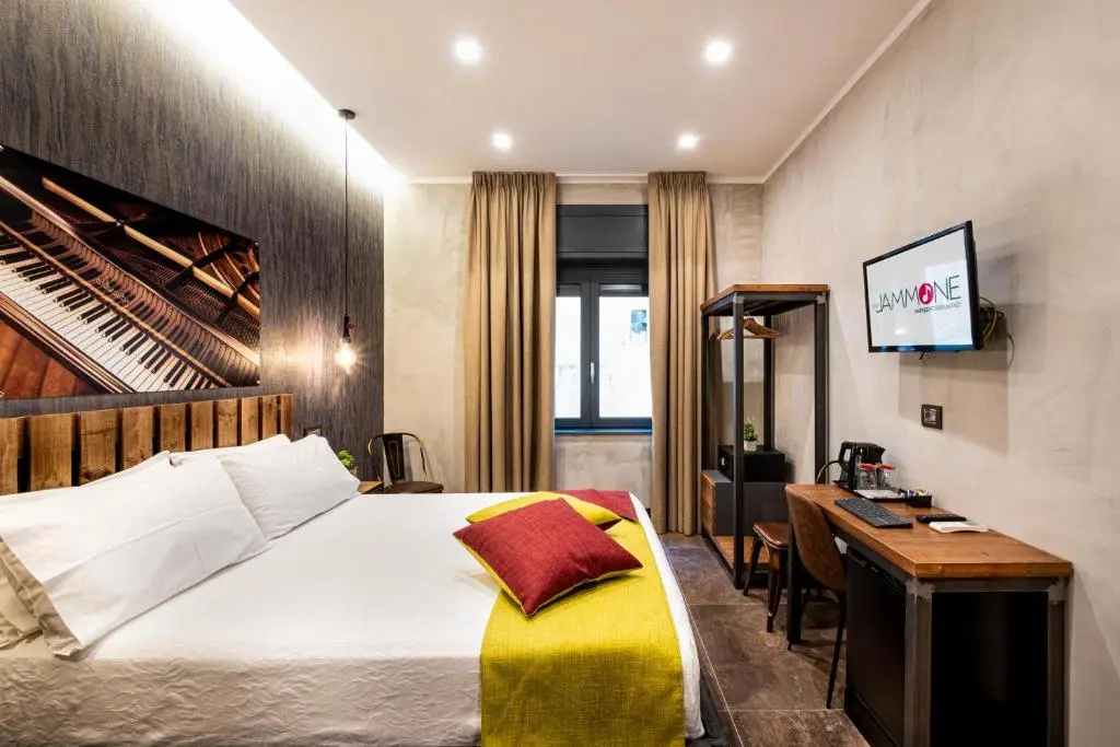 Deluxe Double room (full double bed)