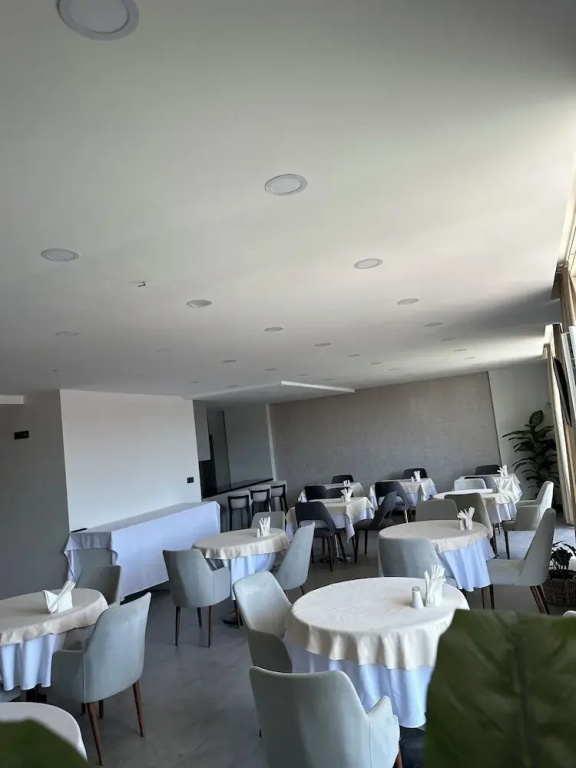 Food & Beverage