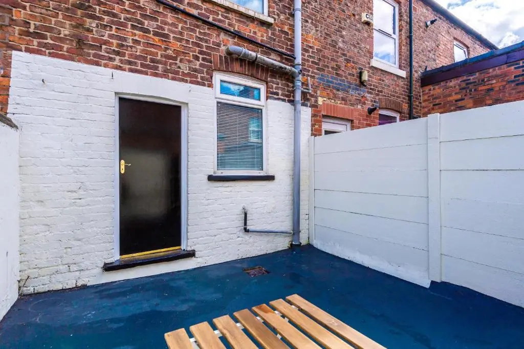 Rest&Recharge @ Windsor House (2 Bedrooms, 4 Beds, Free Parking)