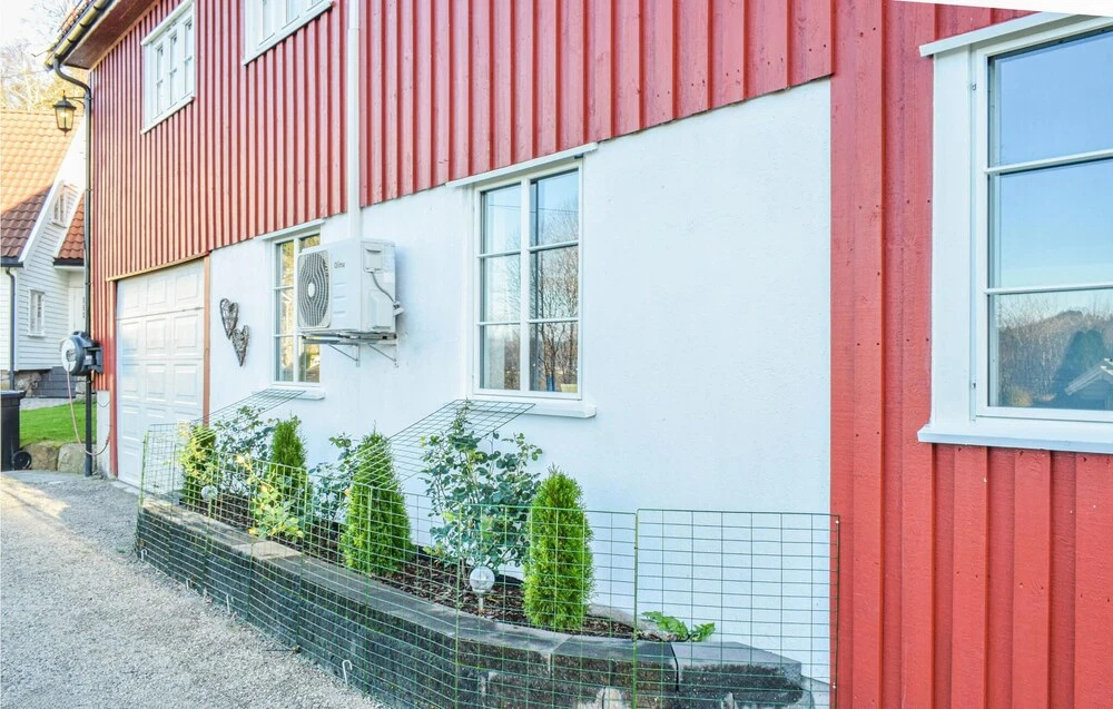 Nice Apartment in Lyngdal With 3 Bedrooms and Wifi