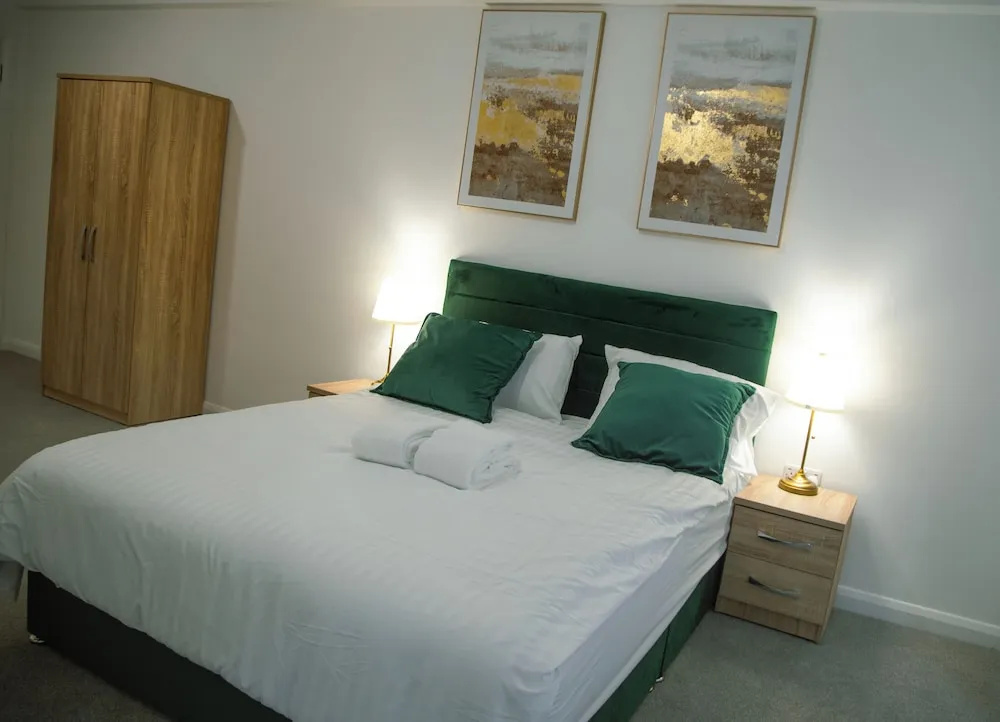 Apartment Sleeps 4 With Private Parking