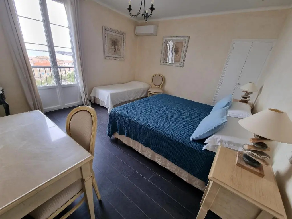 Standard Triple room with balcony