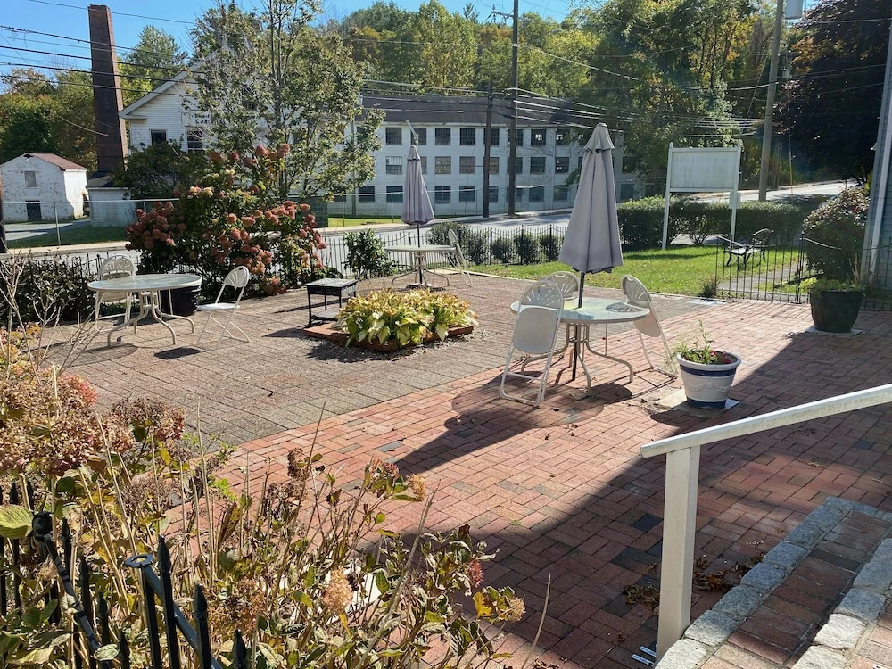 The Ivoryton Inn