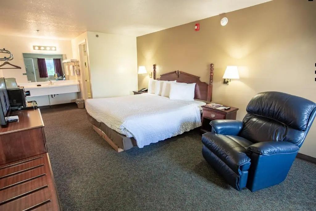Deluxe Double room (full double bed)