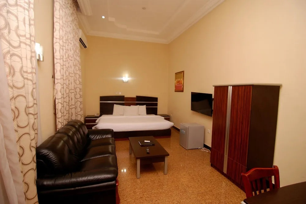 Royal Double Suite (full double bed)