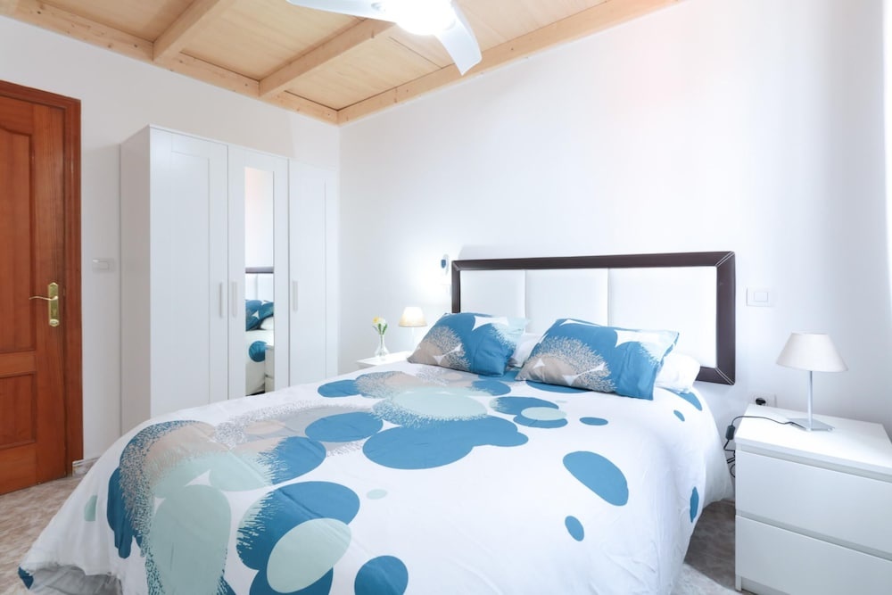 #1 Private Room Renovated Apt Habi