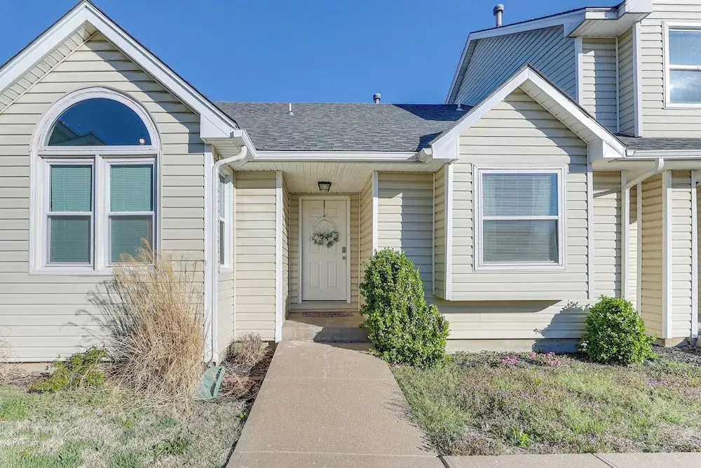 Wichita Townhome w/ Patio: 9 Mi to Downtown!