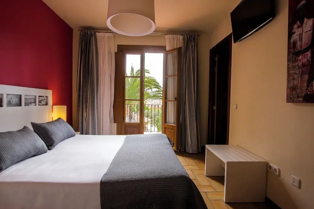 Standard Double room with balcony (full double bed)
