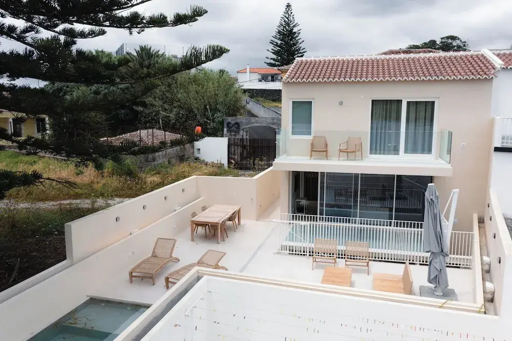 Silveira Bay Lounge Retreat