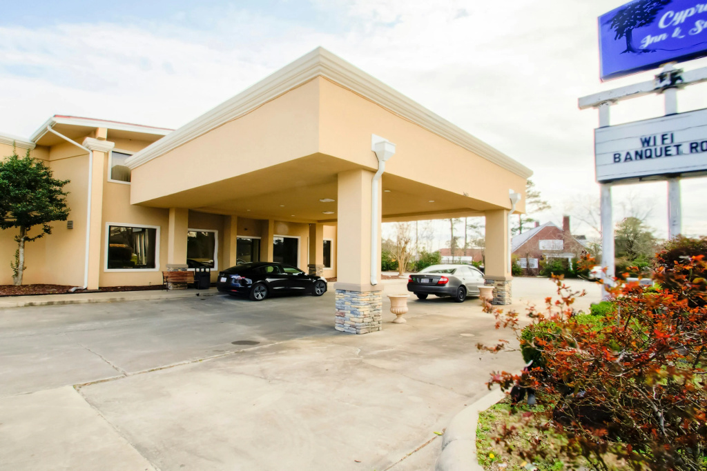 Cypress Inn & Suites By OYO - Chocowinity, NC Hwy 17