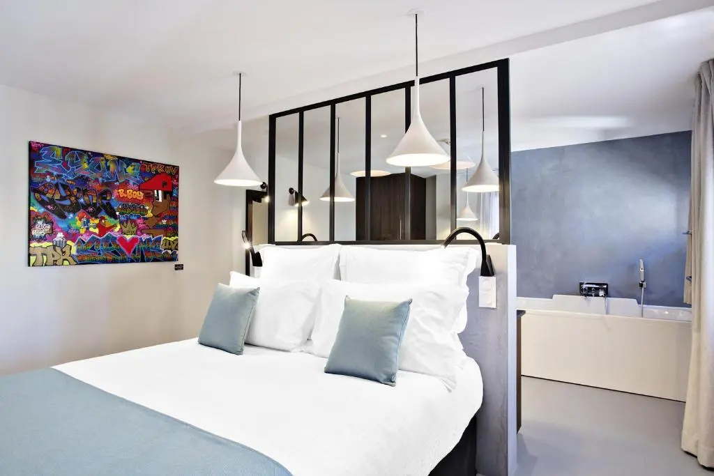 Deluxe Double room (full double bed)