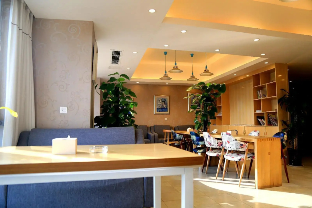 Food & Beverage