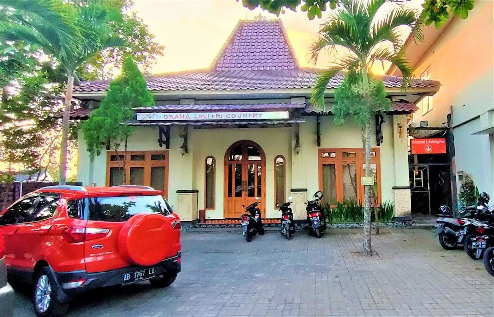 Hotel Savitri Country