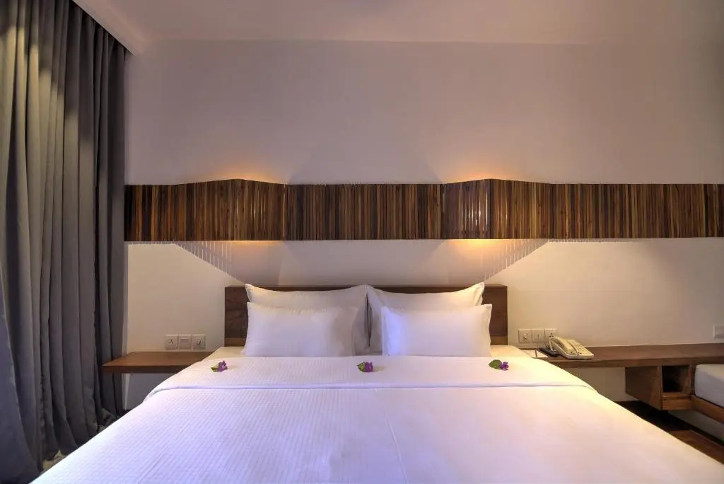 Deluxe Double room with pool view (full double bed)