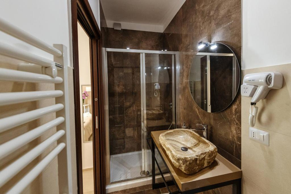 Standard Double room with balcony (full double bed)