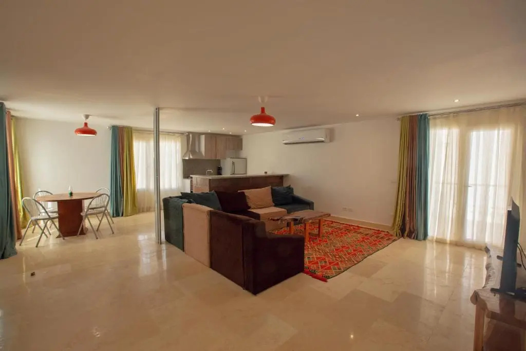 2 Bedrooms Apartment