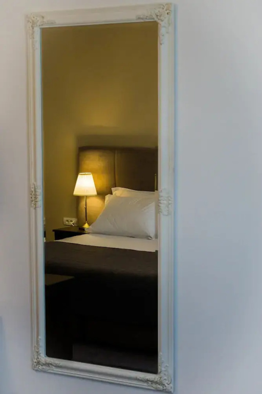 Superior Double Suite with garden view (full double bed)