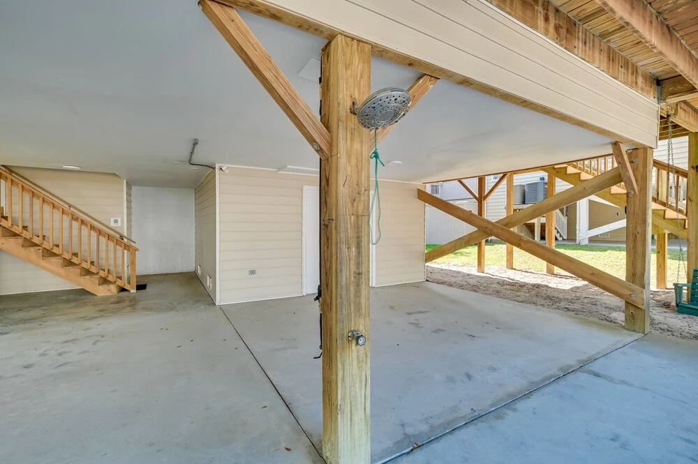 Walk to Ocean: Family Home in Surfside Beach