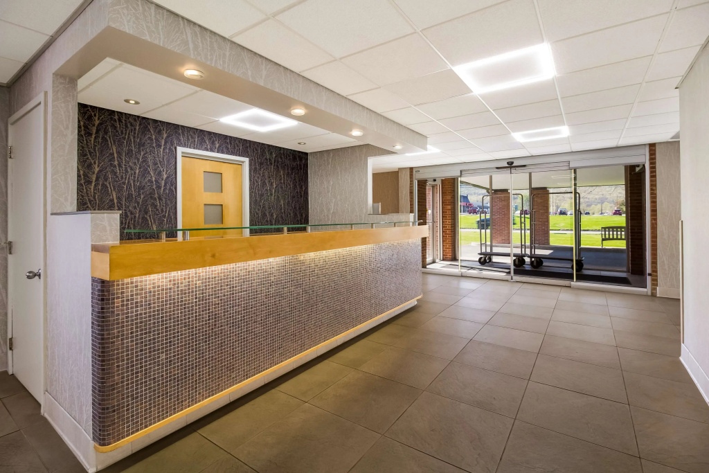 Lobby & Reception