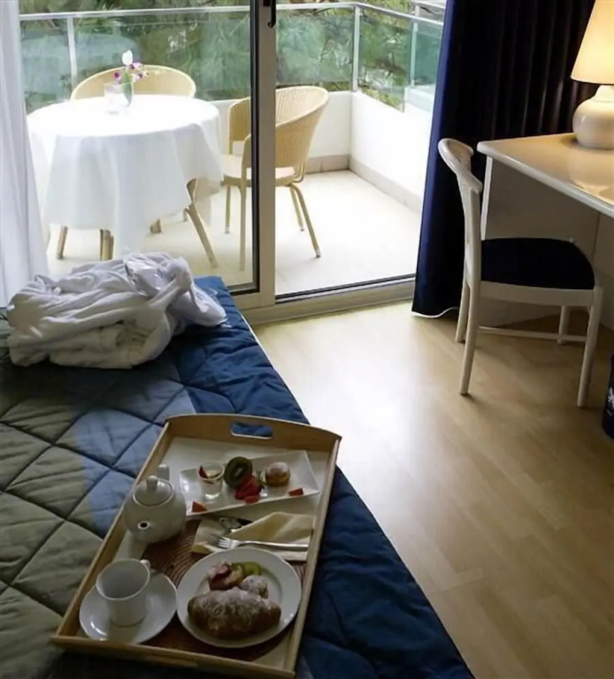 Classic Double room with balcony (full double bed)