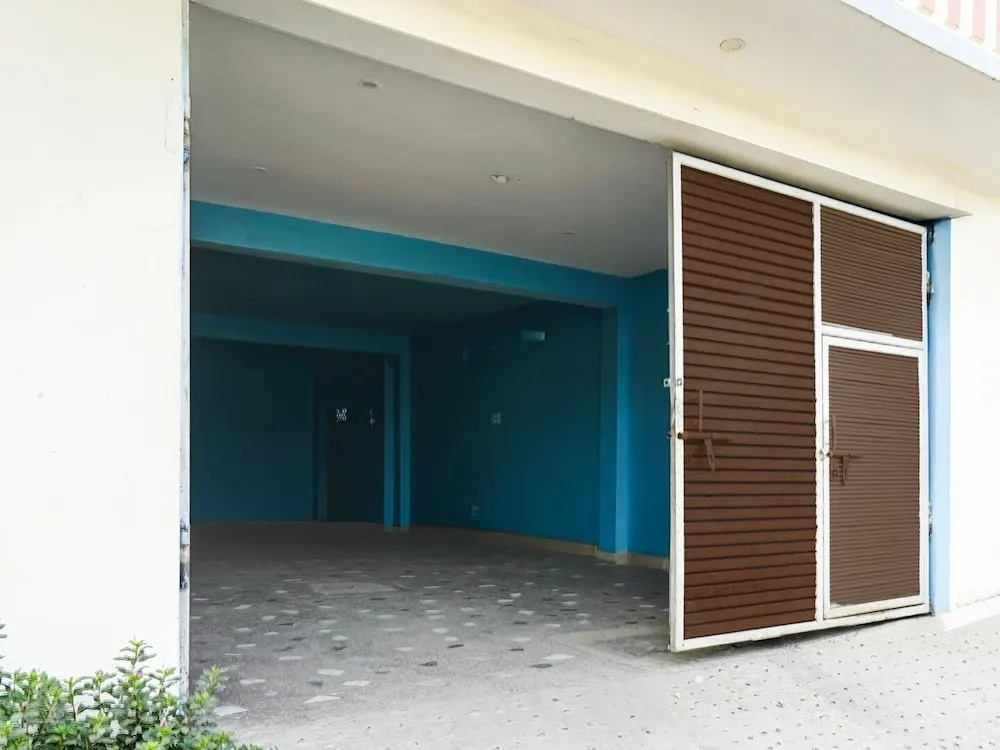 Deluxerajgir Junction Hotel Mamta Kutir