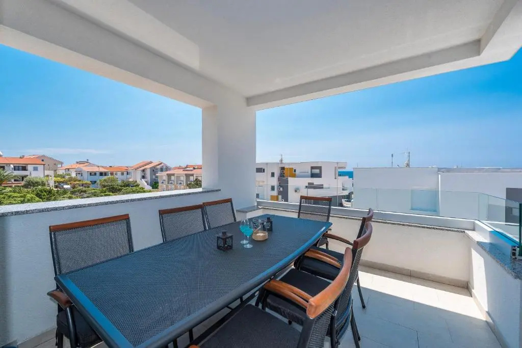 Villa Adria 4 luxury apartment with a pool