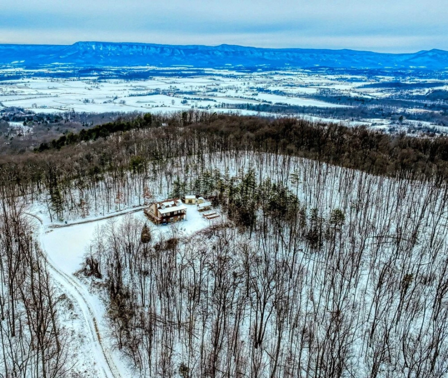 Shenandoah Views 15 Mins To Park & Luray Caverns 3 Bedroom Home by RedAwning