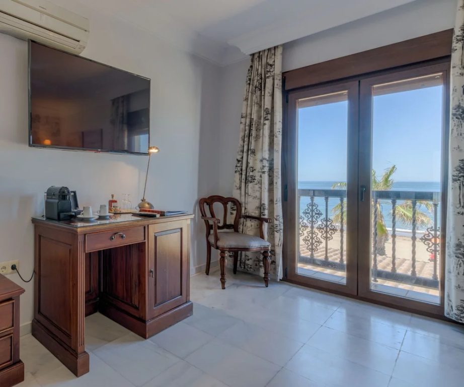 Superior Double room with sea view (full double bed)
