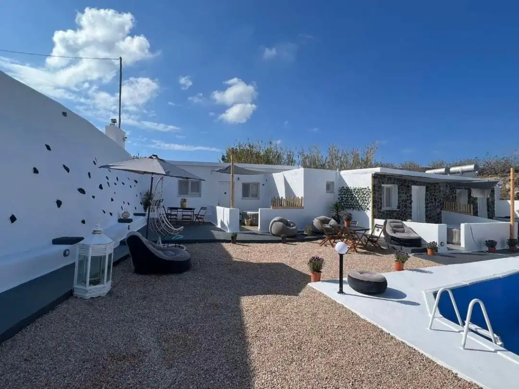 Village Anto Santorini