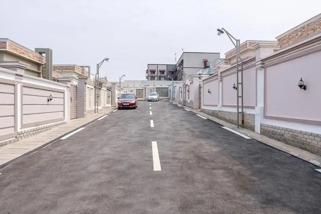 Cheerful 4-bedroom home with parking