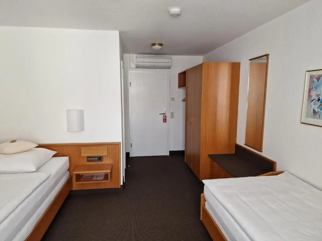 Standard Double room with street view (twin beds)