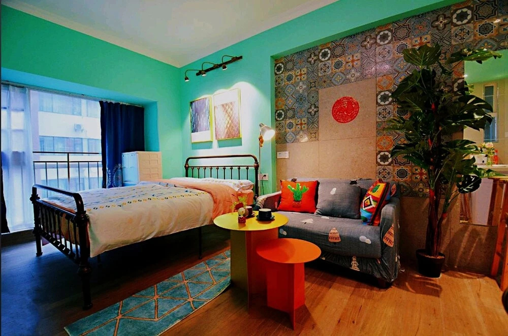 Avatar Green Light Queen Bed High Rise View
