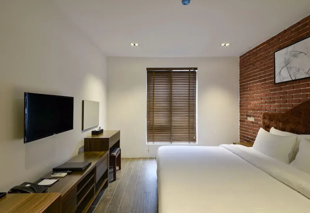 Superior Double room with city view (full double bed)