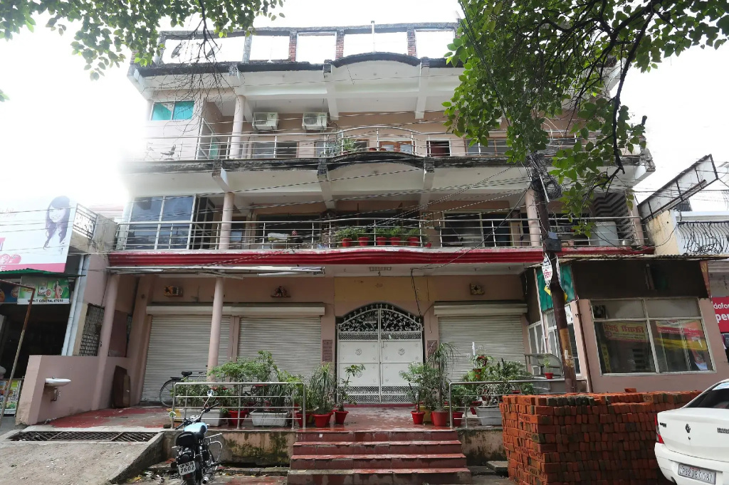 OYO Flagship 19120 The Classio Guest House