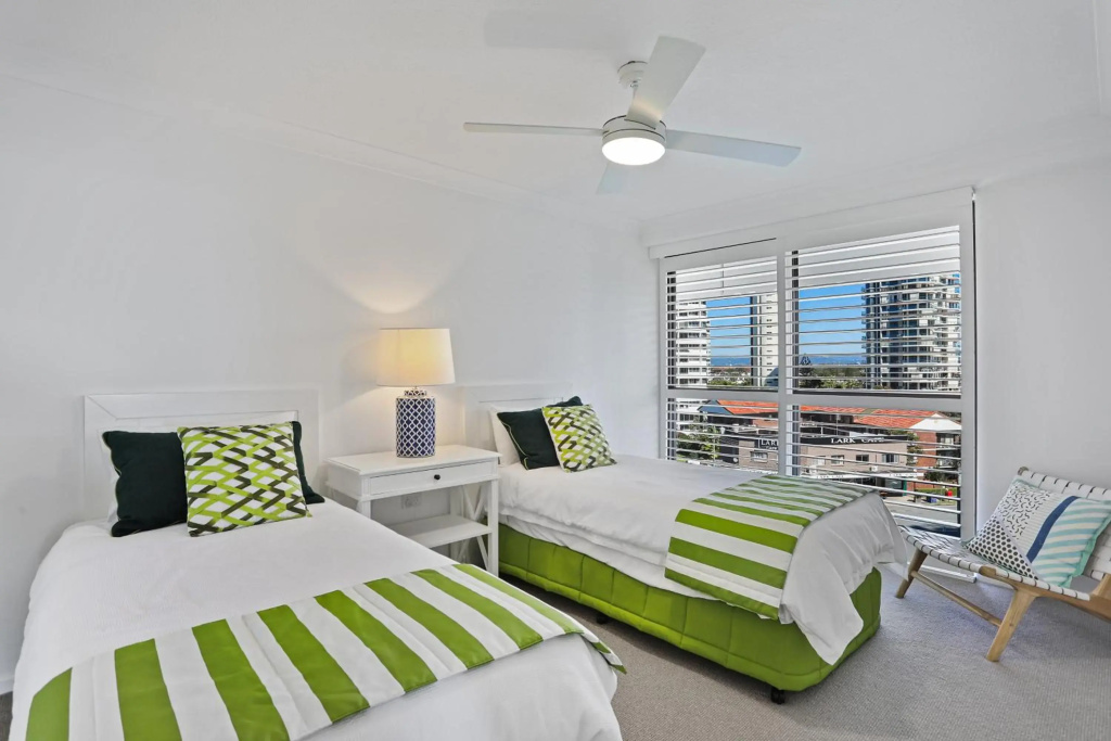 De Ville Apartments