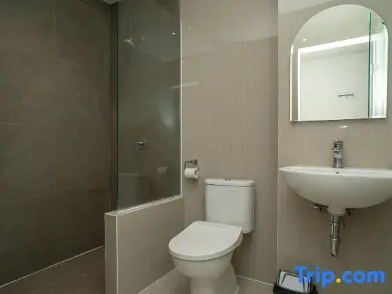 Sans Hotel Kupang Indah Surabaya by RedDoorz