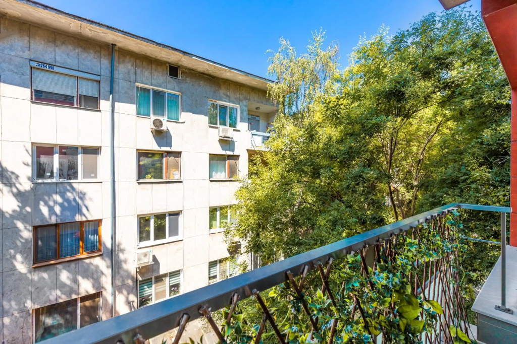 Stylish 2BD Apartment with a Nice Cozy Terrace