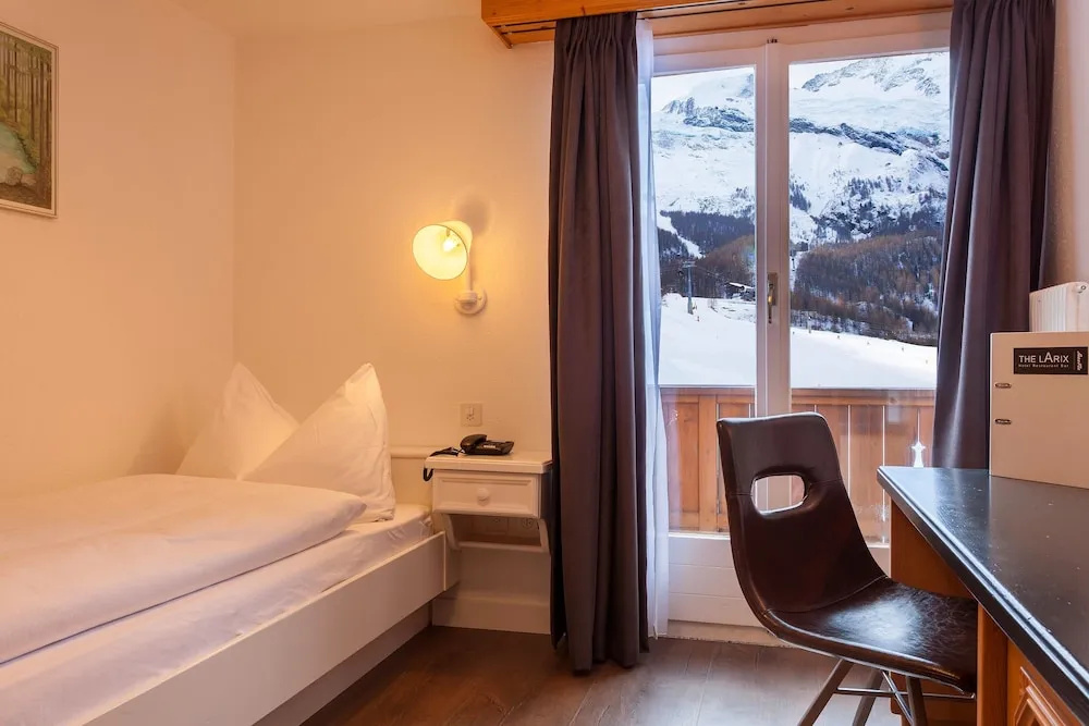 Standard Single room with balcony and with mountain view