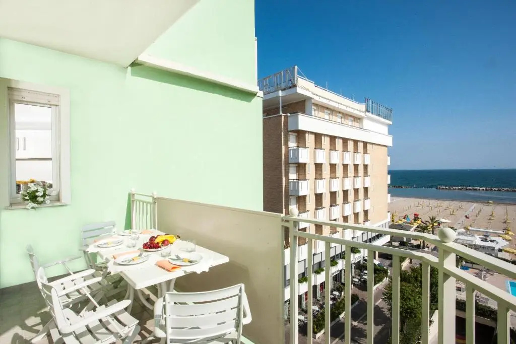 Apartment with balcony and with sea view