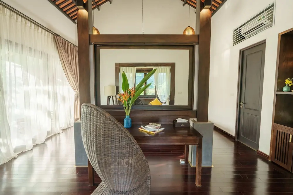 Lobby & Reception