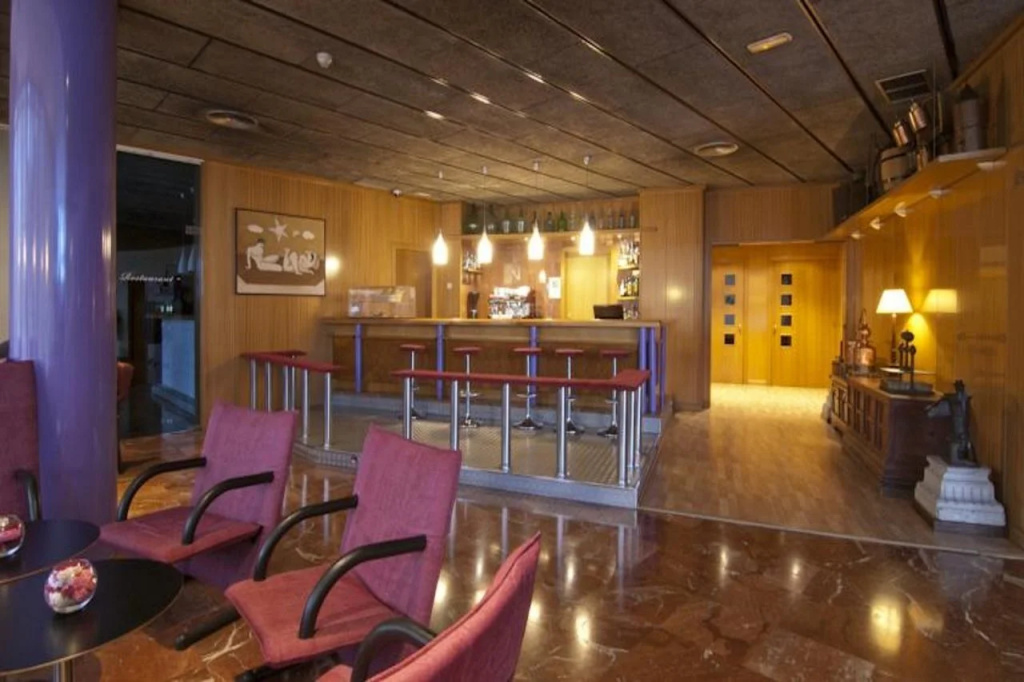 Food & Beverage