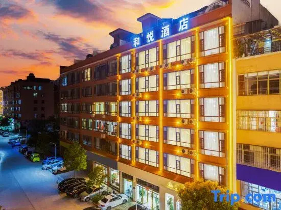 Heyue Hotel (Qujing Wanda Plaza Branch)