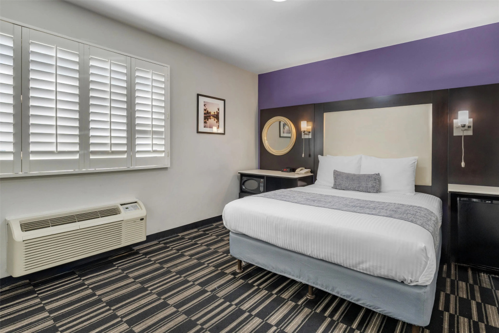 Отель SureStay Hotel by Best Western Beverly Hills West LA в Лос-Анджелесе