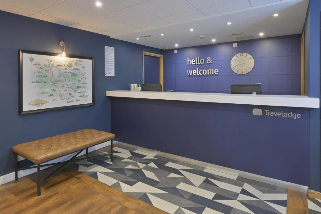 Travelodge London Feltham — фото