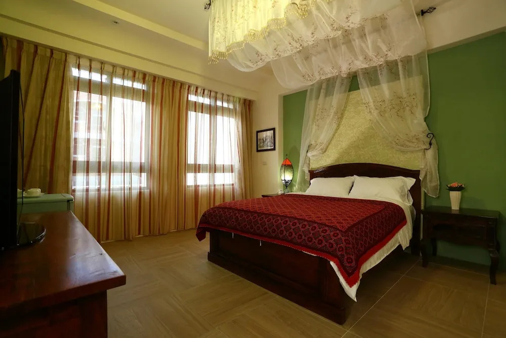 Deluxe Double room (full double bed)
